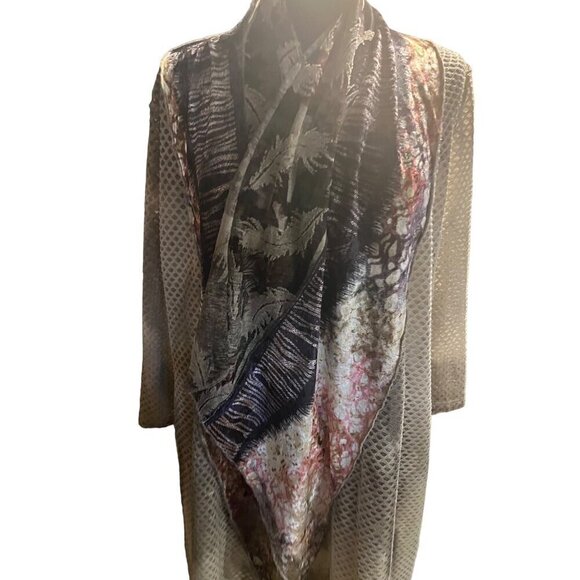Gently used grey feather print Cardin size medium - Picture 8 of 16